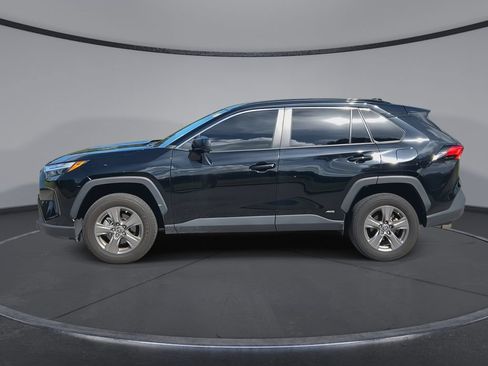 Used 2024 Toyota RAV4 LE AWD/4WD image 5