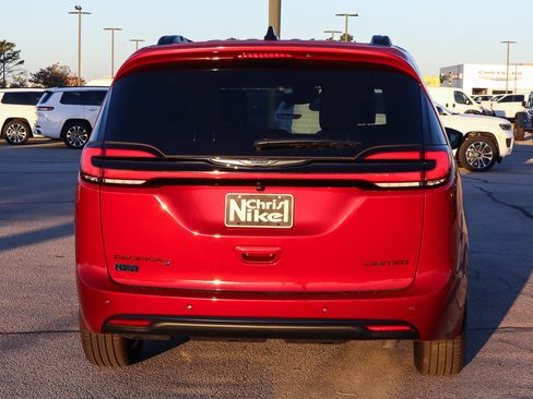 New 2026 Chrysler Pacifica Limited w/ S Appearance Package image 6