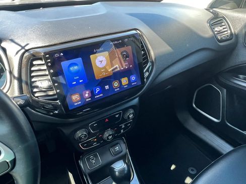 Used 2019 Jeep Compass Latitude FWD image 20