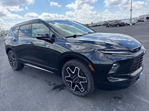 Used 2024 Chevrolet Blazer RS w/ Enhanced Convenience Package image 3