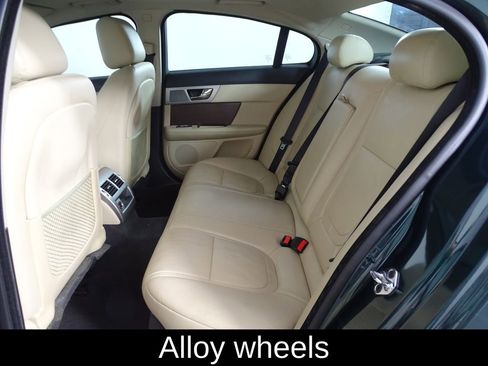 Used 2013 Jaguar XF image 10