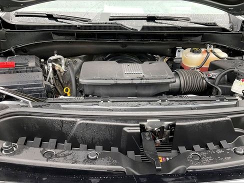 Used 2025 GMC Yukon XL Denali AWD/4WD image 9