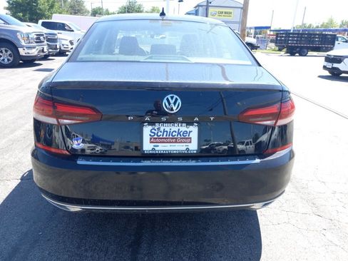 Used 2022 Volkswagen Passat 2.0T SE FWD image 2