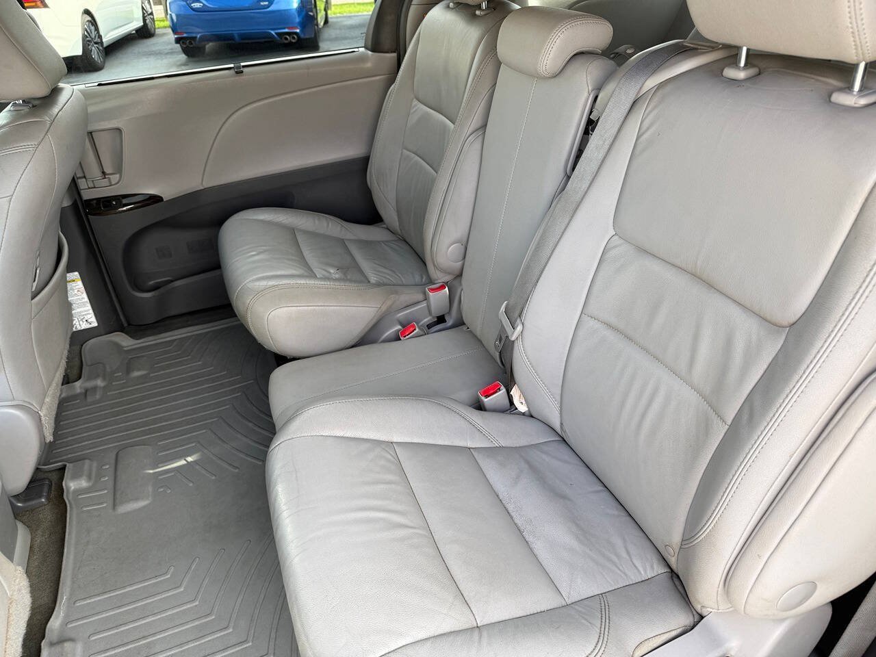 Used 2015 Toyota Sienna XLE FWD image 12