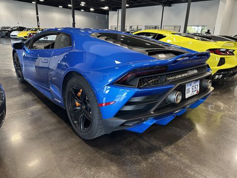 Used 2020 Lamborghini Huracan EVO RWD image 2