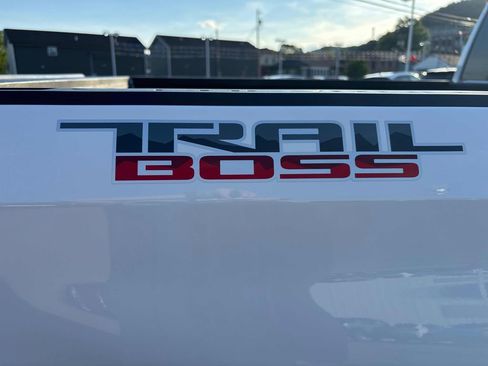 Used 2025 Chevrolet Silverado 1500 Custom Trail Boss w/ Turbomax Blackout Package AWD/4WD image 36