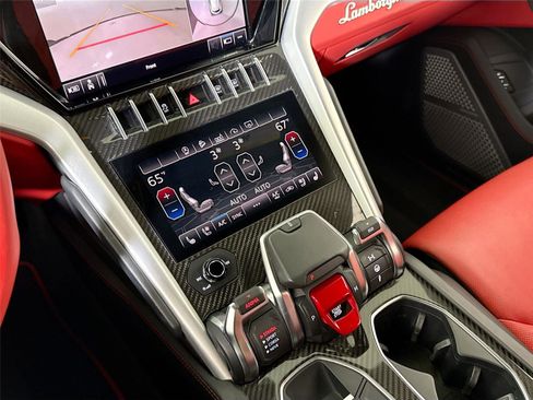 Used 2020 Lamborghini Urus image 21