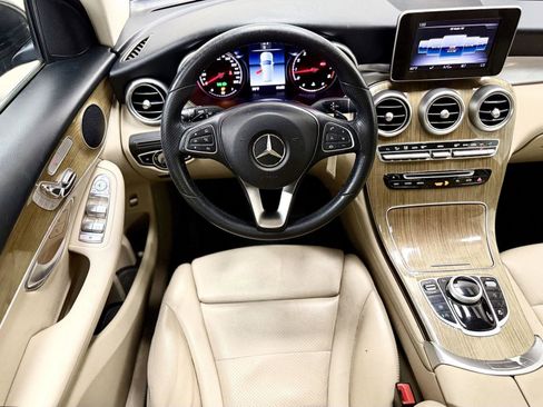Used 2018 Mercedes-Benz GLC 300 4MATIC image 2