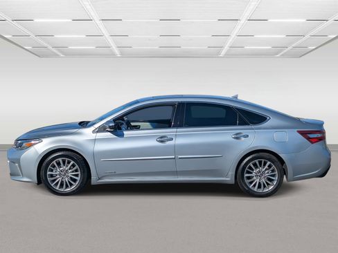 Used 2016 Toyota Avalon Limited image 2