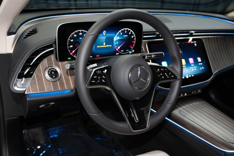 Certified 2025 Mercedes-Benz E 350 4MATIC Sedan image 17