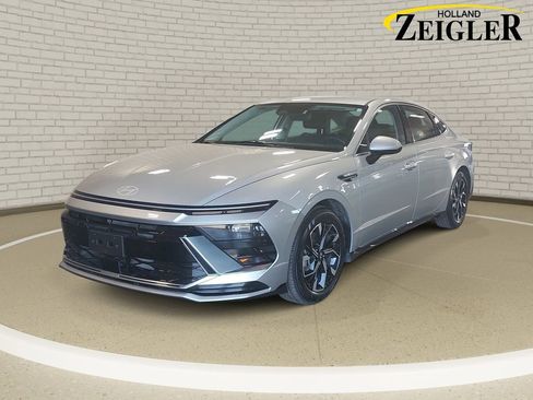 Certified 2025 Hyundai Sonata SEL FWD image 1