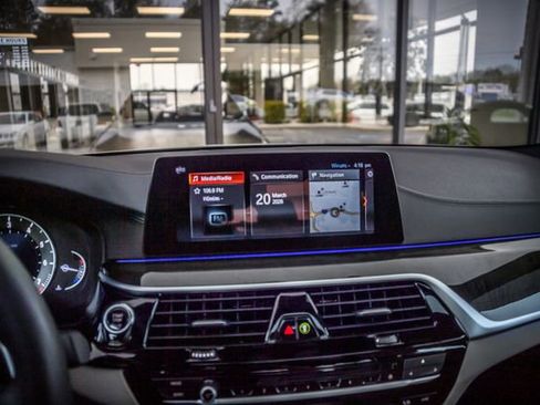 Used 2018 BMW 540i image 21