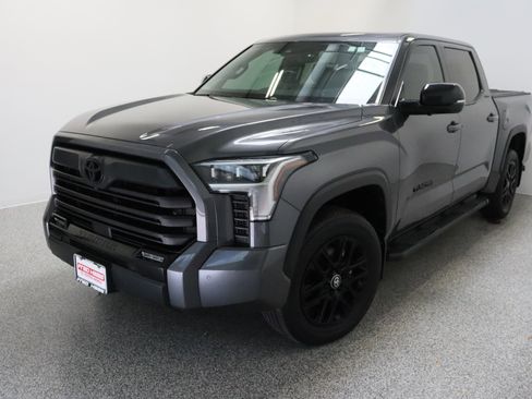 Used 2025 Toyota Tundra Limited AWD/4WD image 2