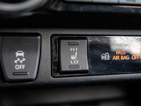 Used 2023 Toyota RAV4 XLE Premium AWD/4WD image 31