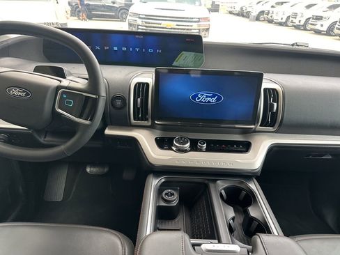 Used 2025 Ford Expedition Active AWD/4WD image 10