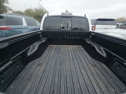 Used 2017 Toyota Tacoma SR5 image 22