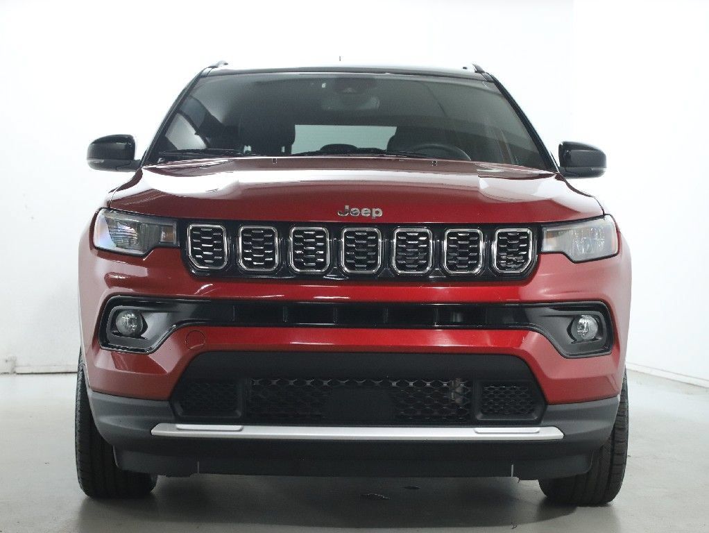 Used 2025 Jeep Compass Limited AWD/4WD image 5