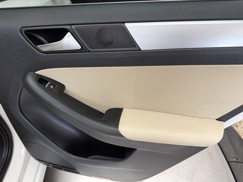 Used 2013 Volkswagen Jetta SE FWD image 21