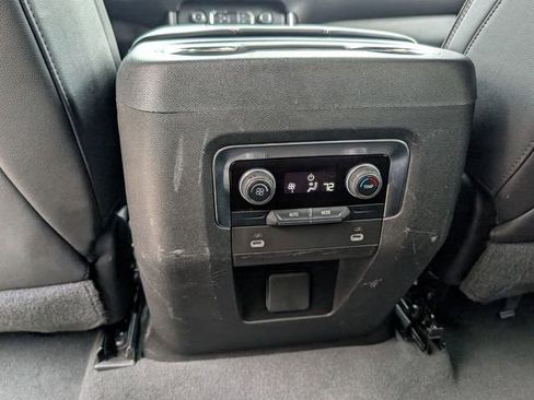 Used 2024 Chevrolet Suburban RST RWD image 21