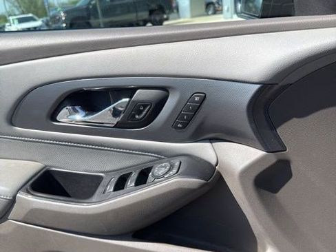 Used 2019 Chevrolet Traverse Premier image 13