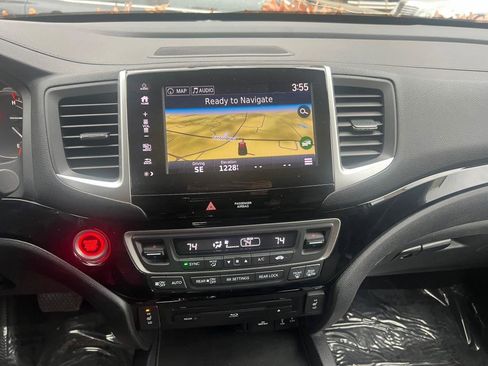 Used 2018 Honda Pilot Touring image 31