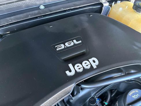 Used 2018 Jeep Wrangler Unlimited Sport S image 32