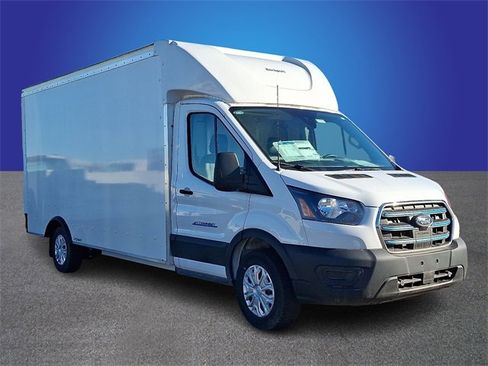 New 2023 Ford E-Transit image 2