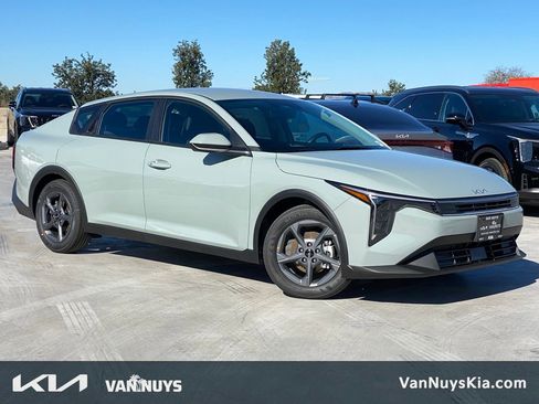 New 2026 Kia K4 LXS image 1