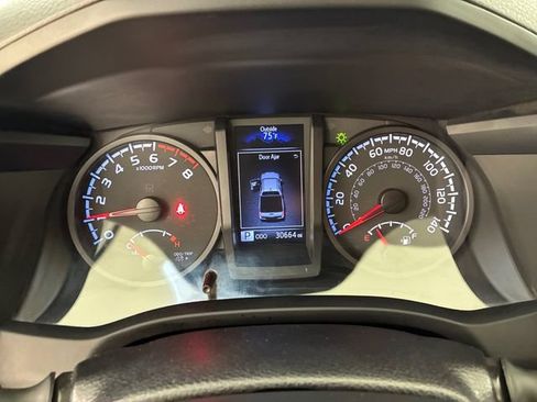 Used 2022 Toyota Tacoma SR AWD/4WD image 25