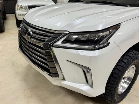 Used 2016 Lexus LX 570 4WD w/ Luxury Package image 16