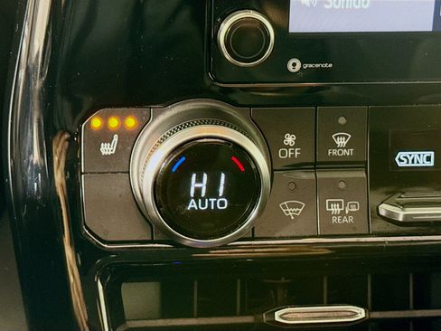 Certified 2022 Toyota Highlander XLE image 21