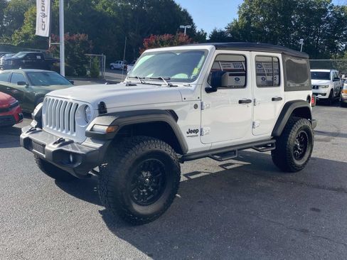 Used 2022 Jeep Wrangler Unlimited Sport AWD/4WD image 3