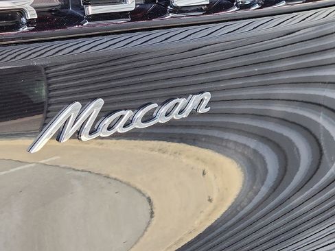 Certified 2025 Porsche Macan image 31