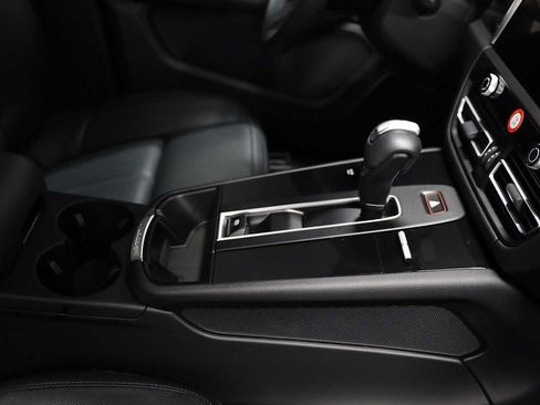 Certified 2025 Porsche Macan image 21