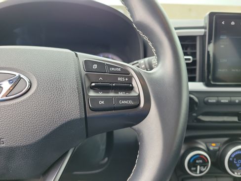 Used 2022 Hyundai Venue Limited FWD image 28