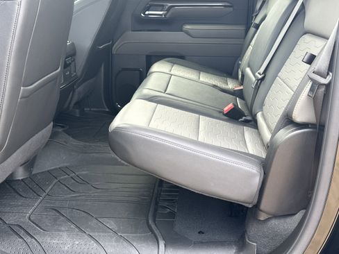 Used 2024 Chevrolet Silverado 2500 ZR2 w/ Technology Package image 20