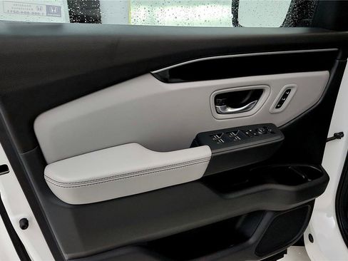 Used 2025 Honda Pilot EX-L image 22