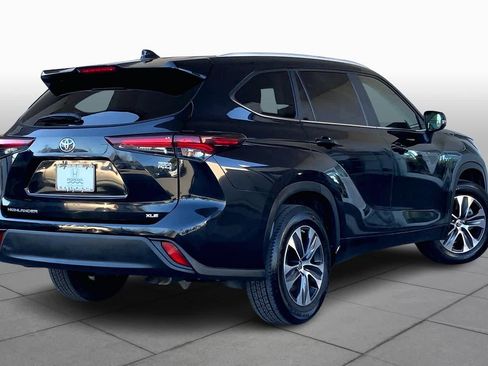 Used 2024 Toyota Highlander XLE FWD image 23
