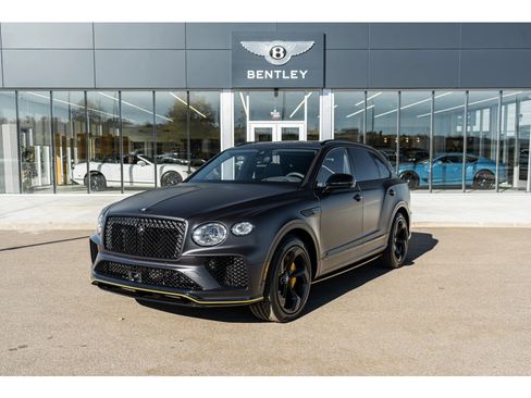 Used 2025 Bentley Bentayga image 1