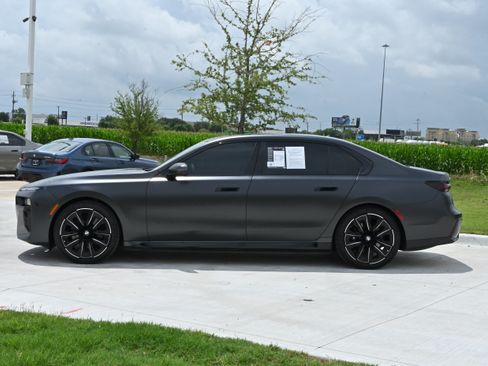 Certified 2023 BMW i7 xDrive60 AWD/4WD image 6