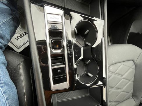 Used 2024 Volkswagen Atlas SE image 11