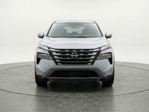 Used 2025 Nissan Rogue SV image 2