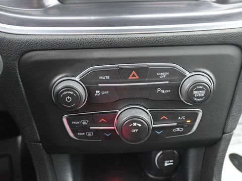 Used 2018 Dodge Charger SXT image 15