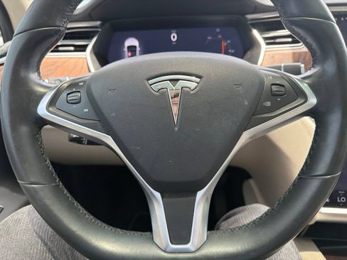 Used 2018 Tesla Model X 75D AWD/4WD image 2