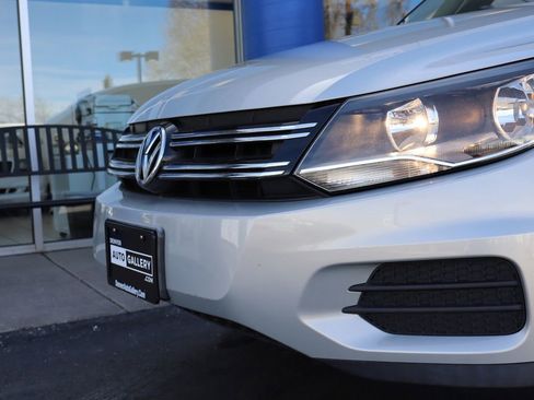 Used 2012 Volkswagen Tiguan S image 22