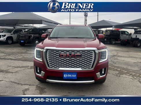 Used 2021 GMC Yukon Denali w/ Denali Premium Package image 2