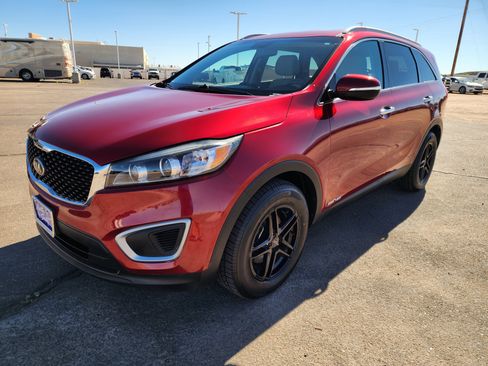 Used 2017 Kia Sorento AWD image 3