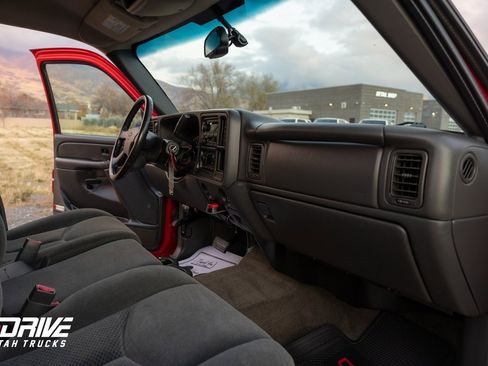 Used 2004 Chevrolet Silverado 2500 LS w/ Skid Plate Package image 12