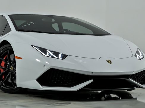 Used 2015 Lamborghini Huracan LP 610-4 AWD/4WD image 3