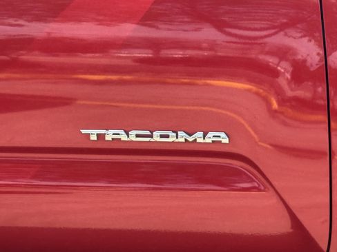 Used 2019 Toyota Tacoma Limited image 4